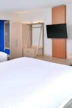 Hotel Holiday Inn Express & Suites Farmington Hills Detroit photo 5