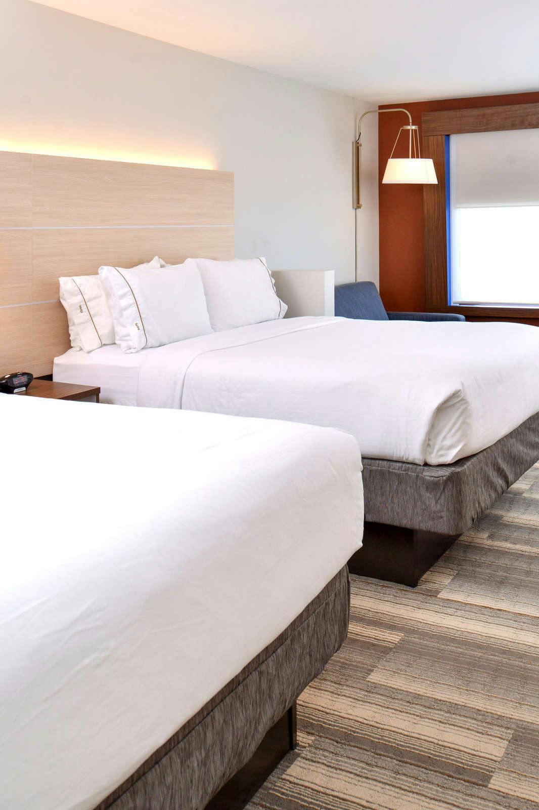 Hotel Holiday Inn Express & Suites Farmington Hills Detroit photo 4