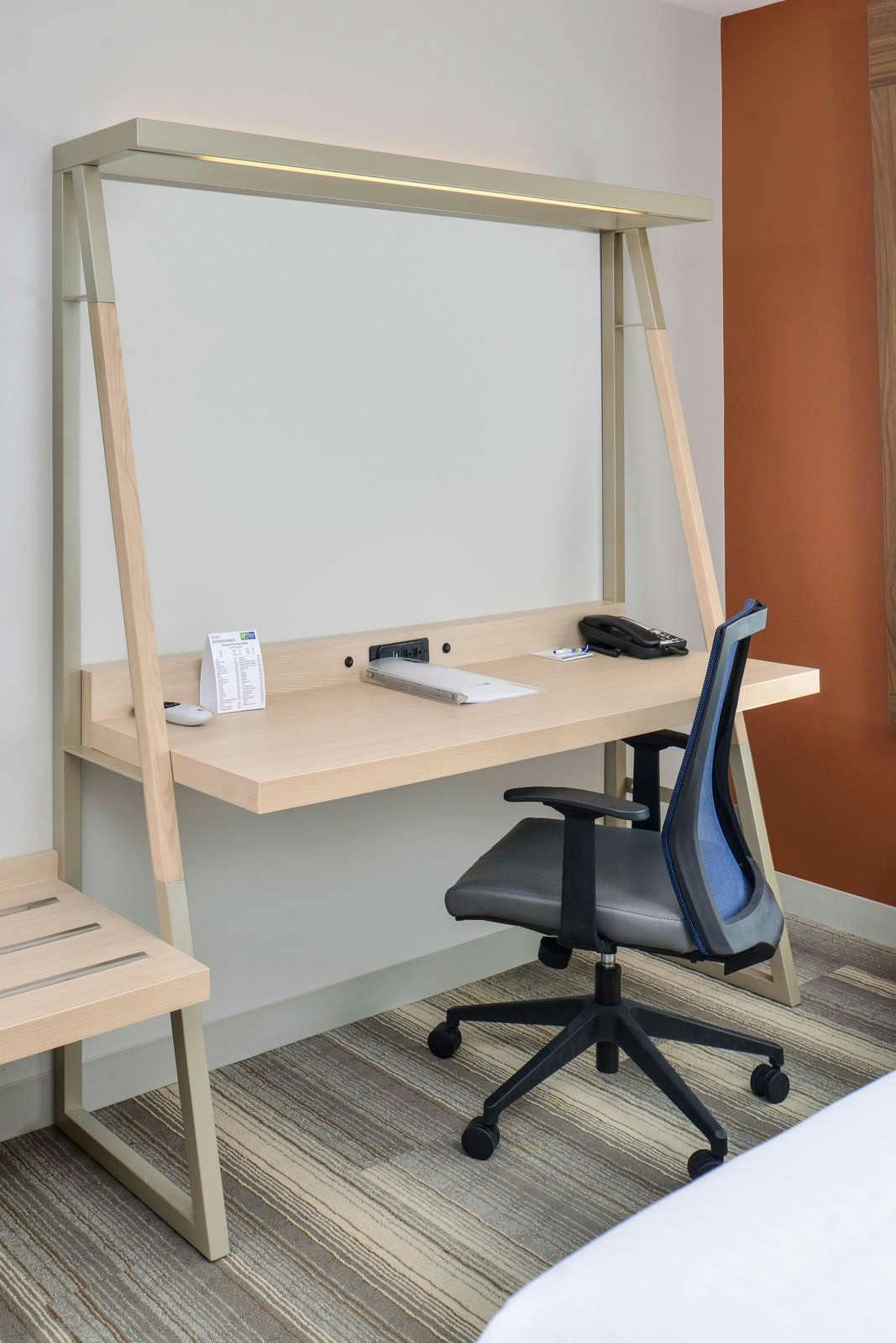 Hotel Holiday Inn Express & Suites Southgate - Detroit Area photo 3