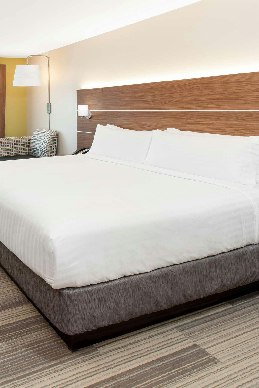 Hotel Holiday Inn Express & Suites Sterling Heights - Detroit Area photo 1