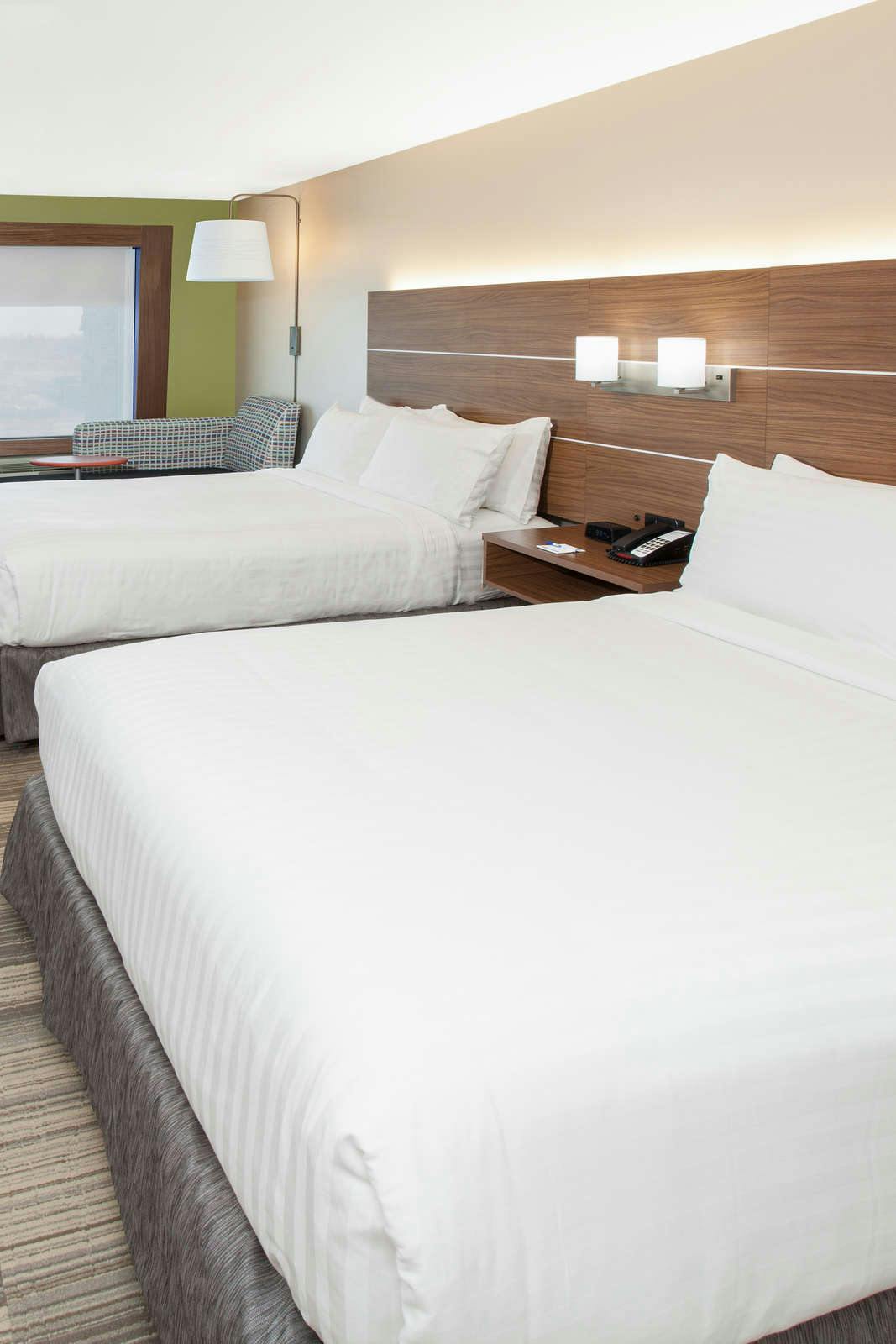 Hotel Holiday Inn Express & Suites Sterling Heights - Detroit Area photo 2