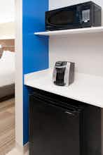 Hotel Holiday Inn Express & Suites Sterling Heights - Detroit Area photo 4