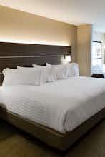 Hotel Holiday Inn Express & Suites Plymouth - Ann Arbor Area photo 3