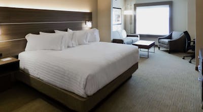 Holiday Inn Express & Suites Plymouth - Ann Arbor Area