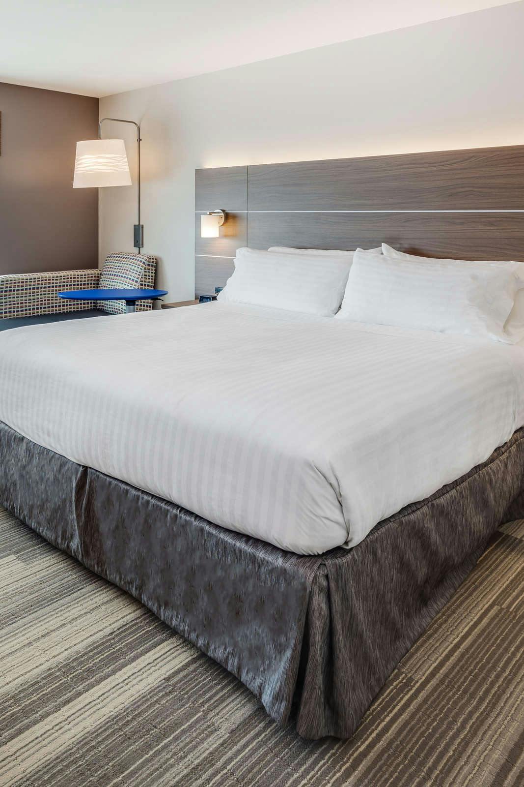 Hotel Holiday Inn Express & Suites Rice Lake photo 1