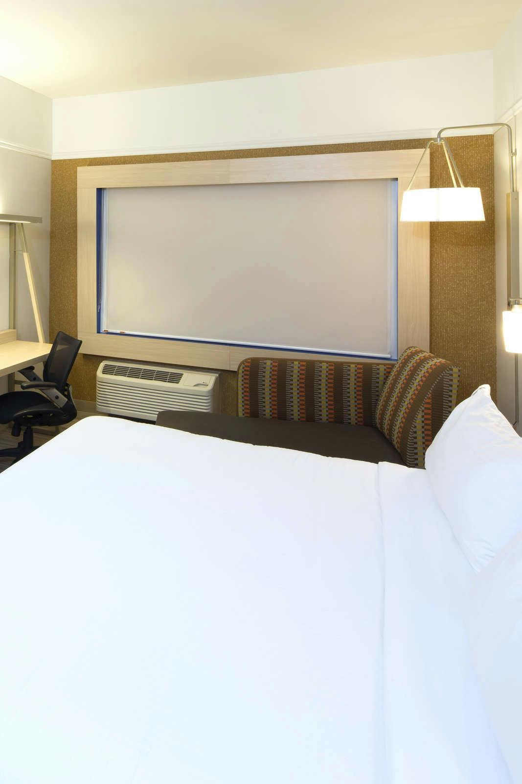 Hotel Holiday Inn Express & Suites Gaylord photo 2
