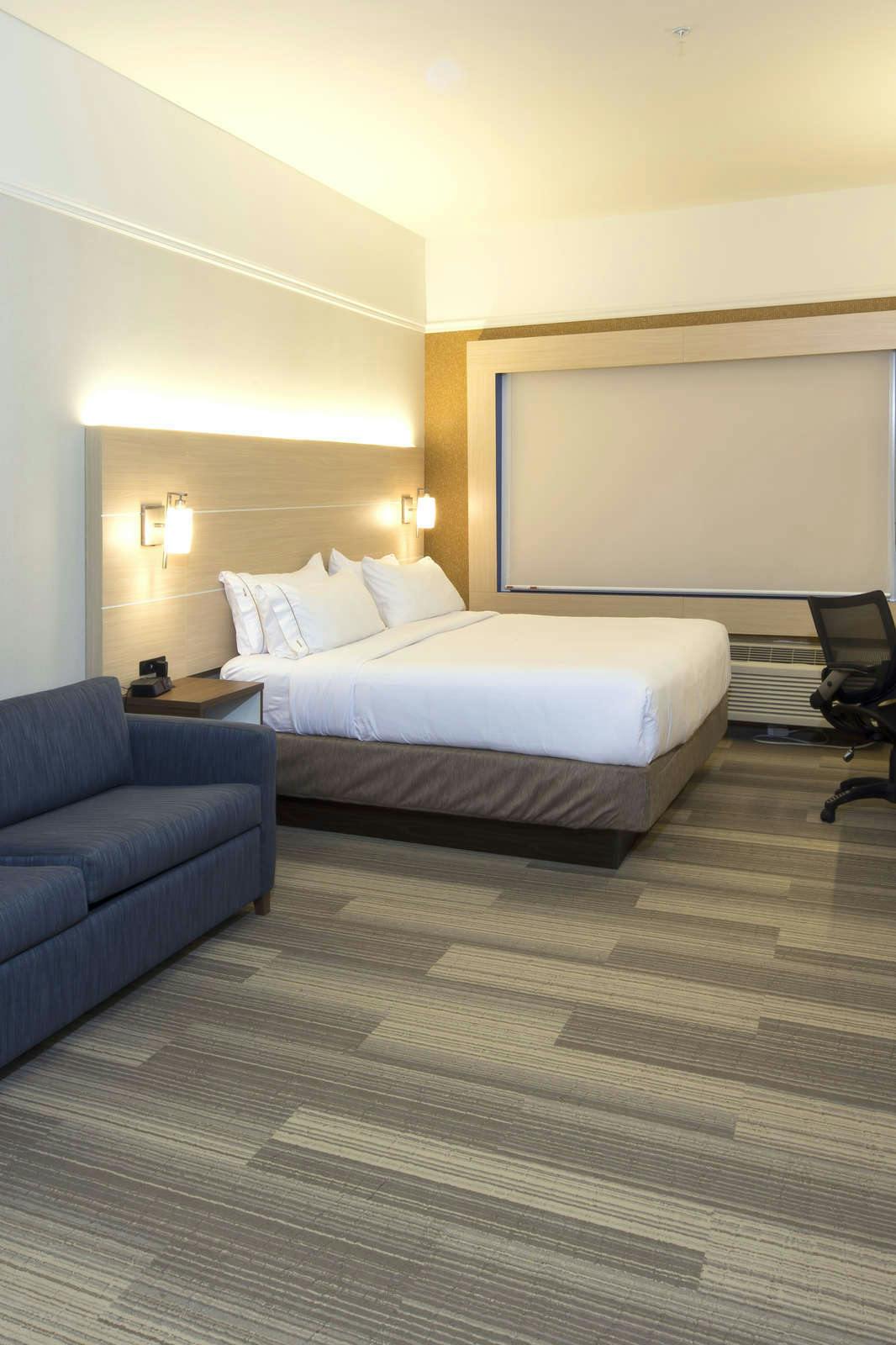 Hotel Holiday Inn Express & Suites Gaylord photo 1