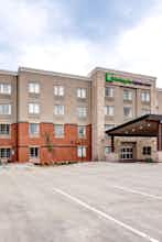 Hotel Holiday Inn Express & Suites Great Bend photo 1