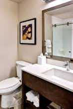 Hotel Holiday Inn Express & Suites Great Bend photo 5