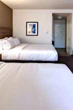 Hotel Holiday Inn Express & Suites Great Bend photo 4