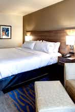 Hotel Holiday Inn Express & Suites Great Bend photo 2