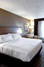 Hotel Holiday Inn Express & Suites Great Bend photo 3