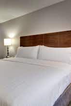 Hotel Holiday Inn Express & Suites Lincoln East - White Mountains photo 3
