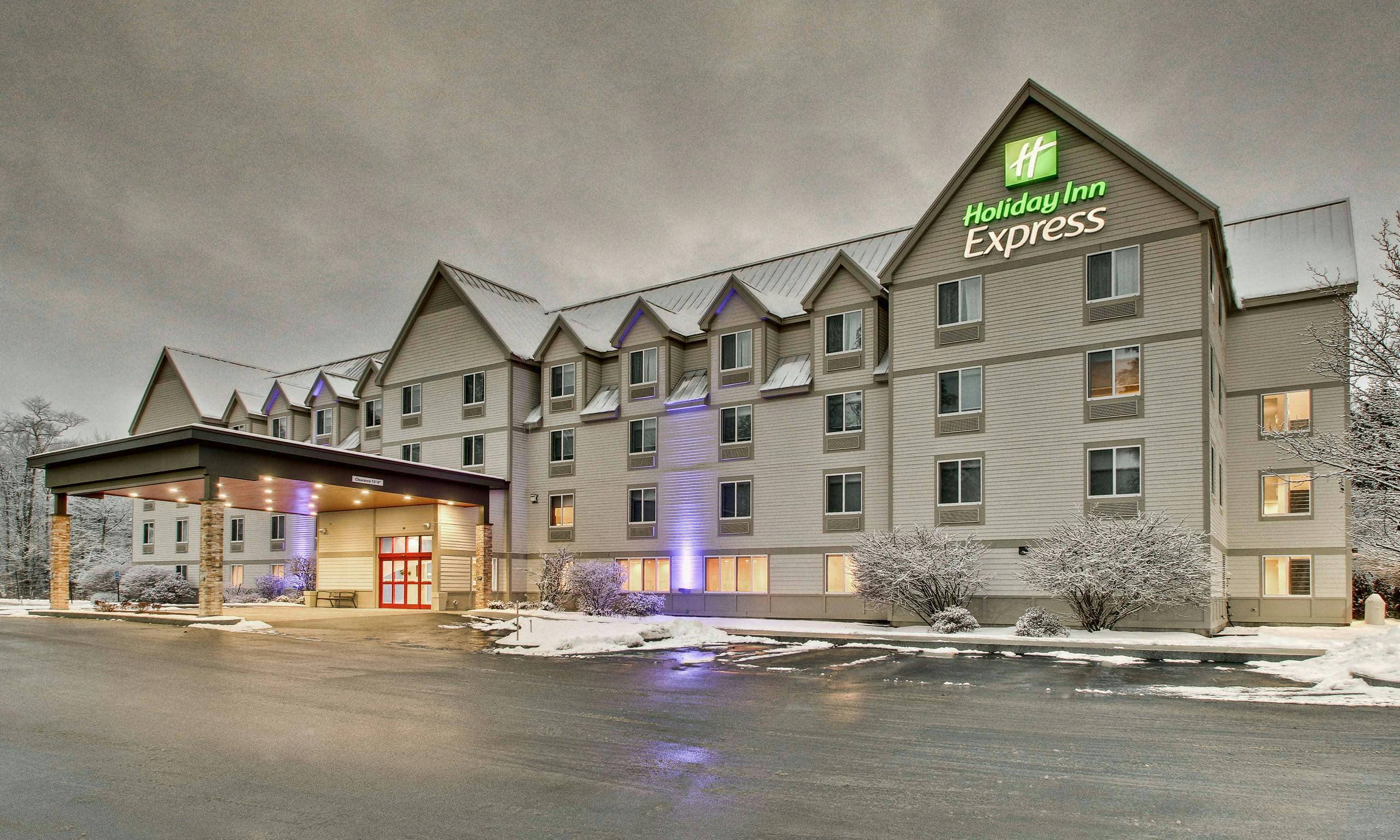 Holiday Inn Express & Suites Lincoln East - White Mountains