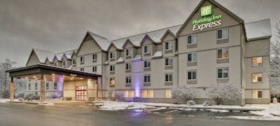 Holiday Inn Express & Suites Lincoln East - White Mountains