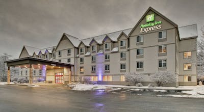 Holiday Inn Express & Suites Lincoln East - White Mountains