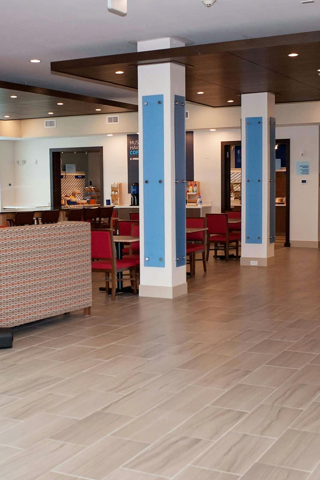 Hotel Holiday Inn Express & Suites Birmingham North Fultondale photo 2