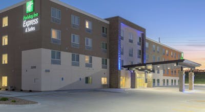 Holiday Inn Express & Suites Lincoln I-80