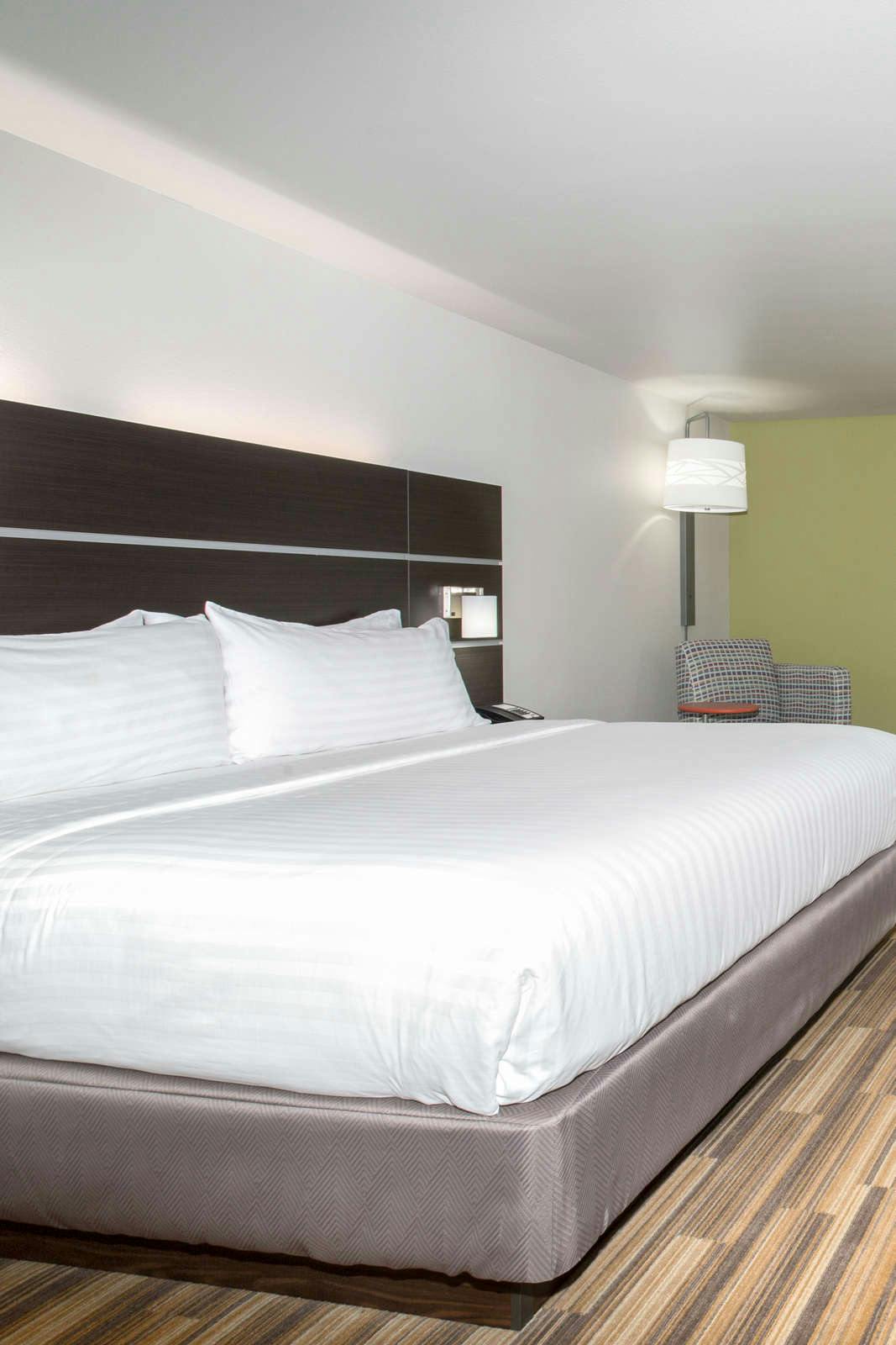 Hotel Holiday Inn Express & Suites Lincoln I-80 photo 1