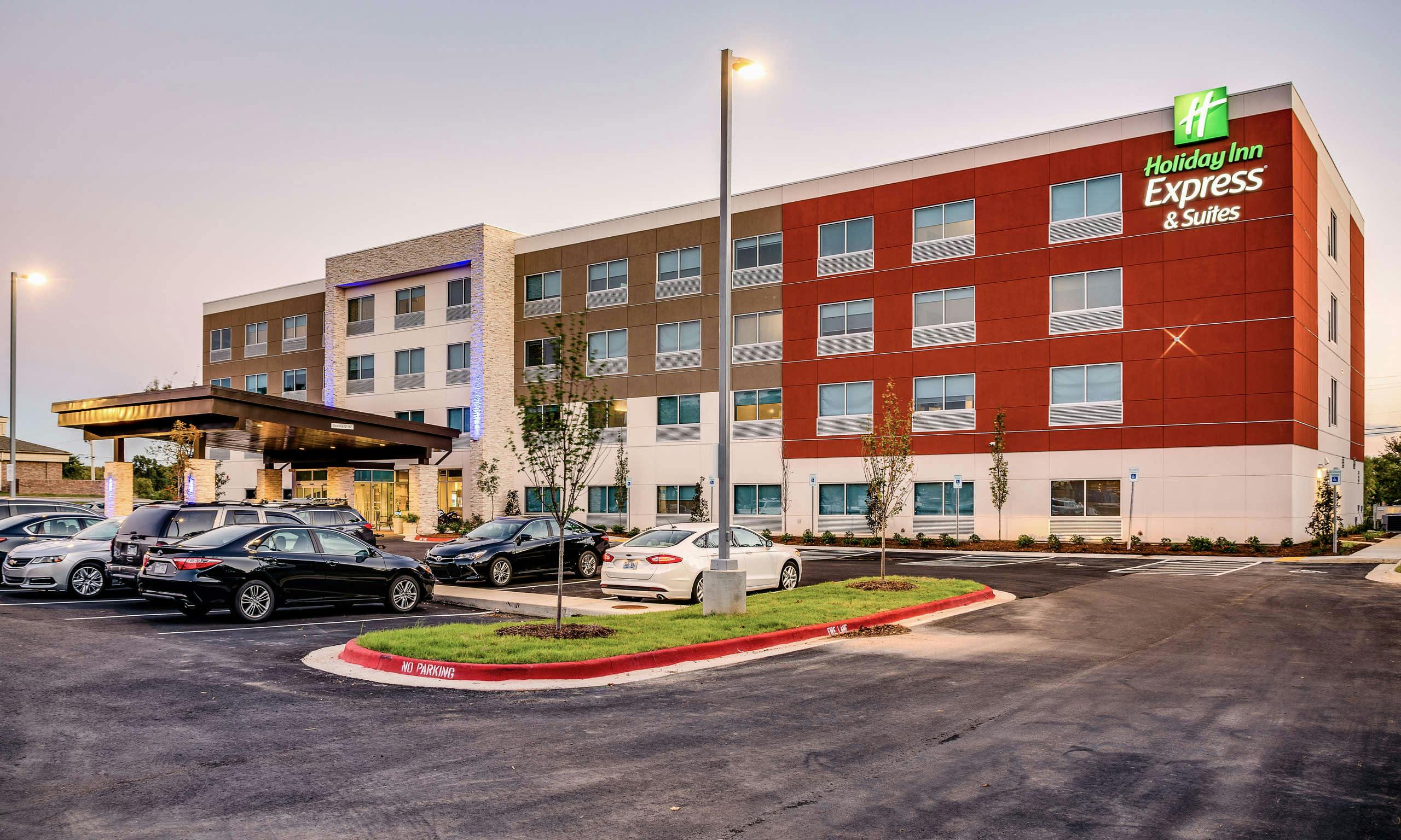 Holiday Inn Express & Suites Russellville