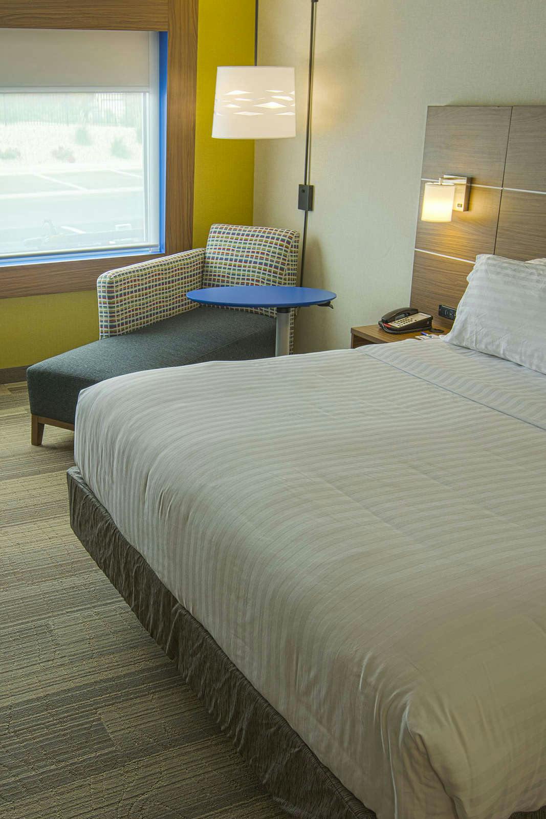 Hotel Holiday Inn Express & Suites Boise Airport photo 1