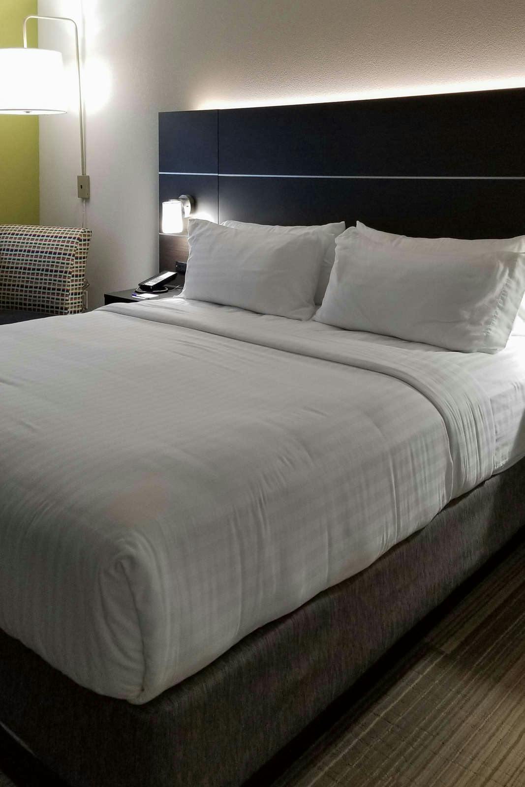 Hotel Holiday Inn Express & Suites Kansas City - Lee's Summit photo 2