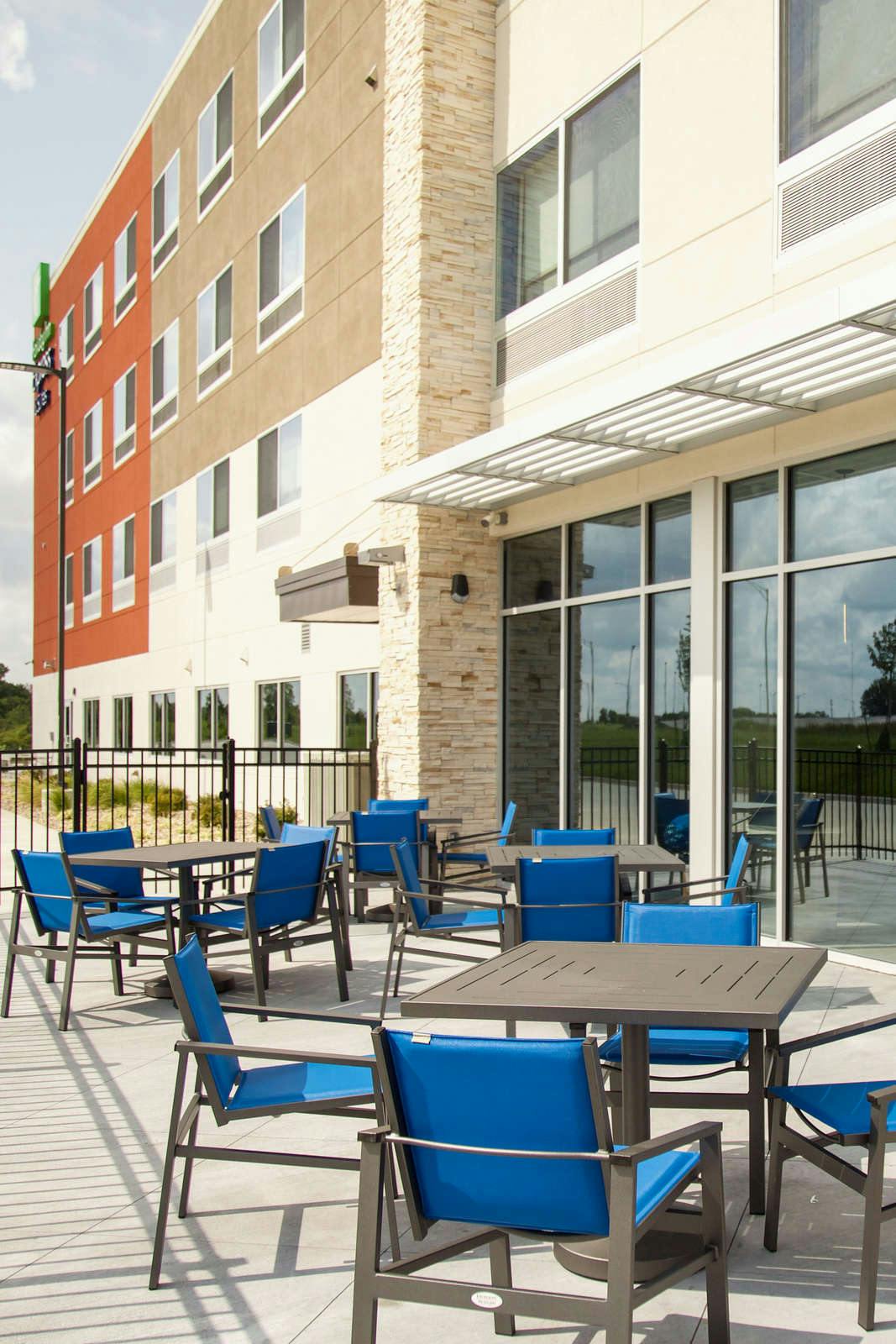 Hotel Holiday Inn Express & Suites Kansas City - Lee's Summit photo 1