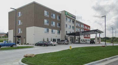 Holiday Inn Express & Suites Kansas City - Lee's Summit
