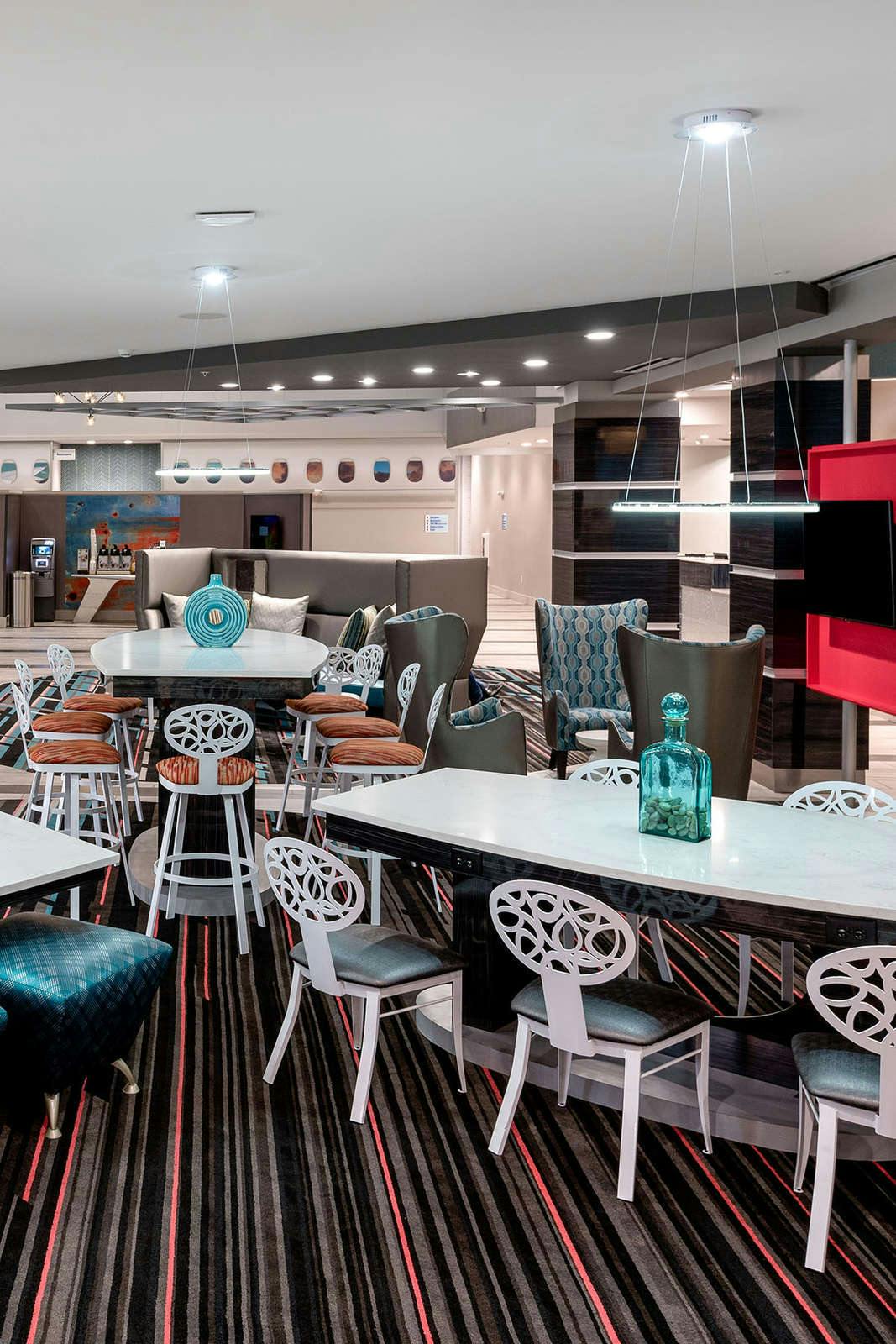 Hotel Holiday Inn Express & Suites Charlotte Airport, an IHG Hotel photo 5