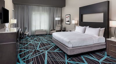 Holiday Inn Express & Suites Charlotte Airport, an IHG Hotel