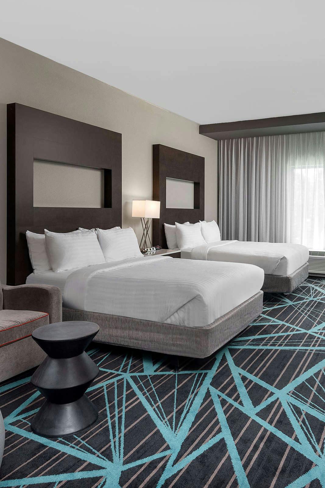 Hotel Holiday Inn Express & Suites Charlotte Airport, an IHG Hotel photo 2