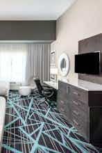 Hotel Holiday Inn Express & Suites Charlotte Airport, an IHG Hotel photo 3