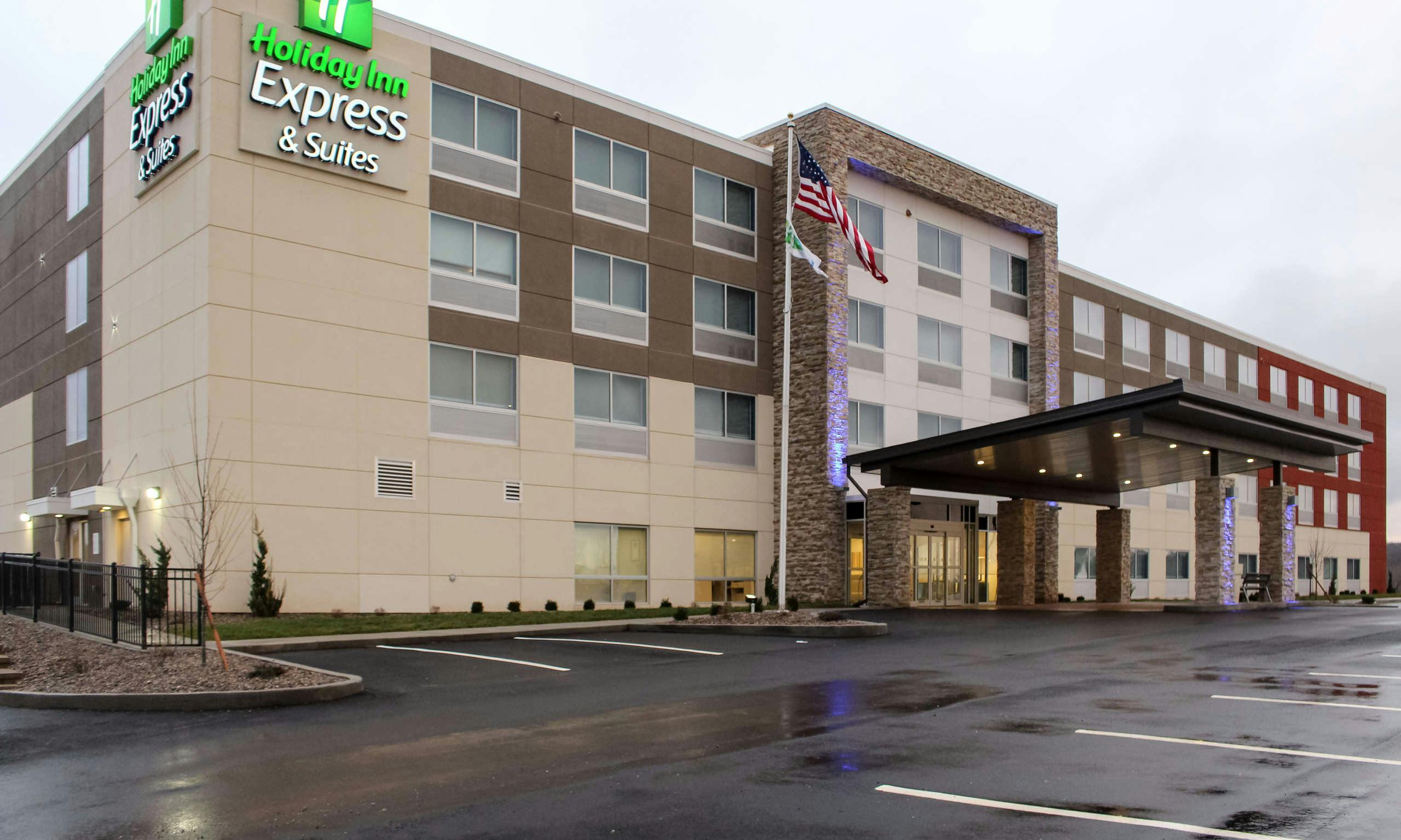 Holiday Inn Express & Suites Marietta