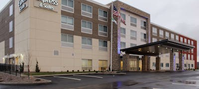 Holiday Inn Express & Suites Marietta