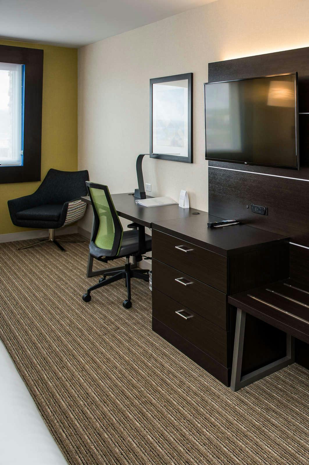 Hotel Holiday Inn Express & Suites Marietta photo 3