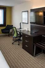 Hotel Holiday Inn Express & Suites Marietta photo 3