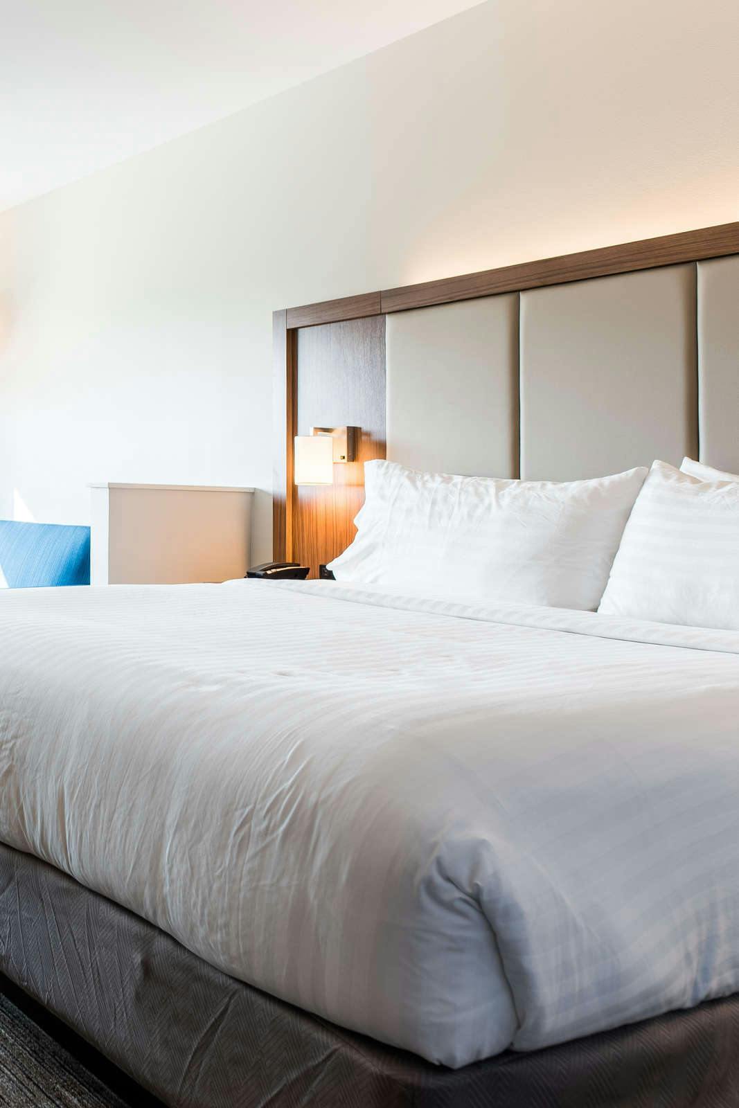 Hotel Holiday Inn Express & Suites Madison photo 1