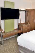 Hotel Holiday Inn Express & Suites Madison photo 3