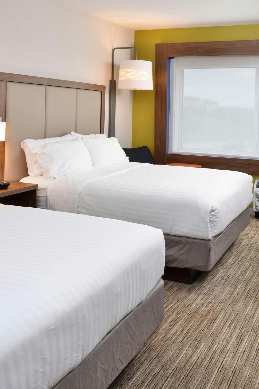 Hotel Holiday Inn Express & Suites Madison photo 2