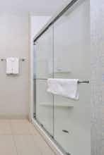 Hotel Holiday Inn Express & Suites Madison photo 5
