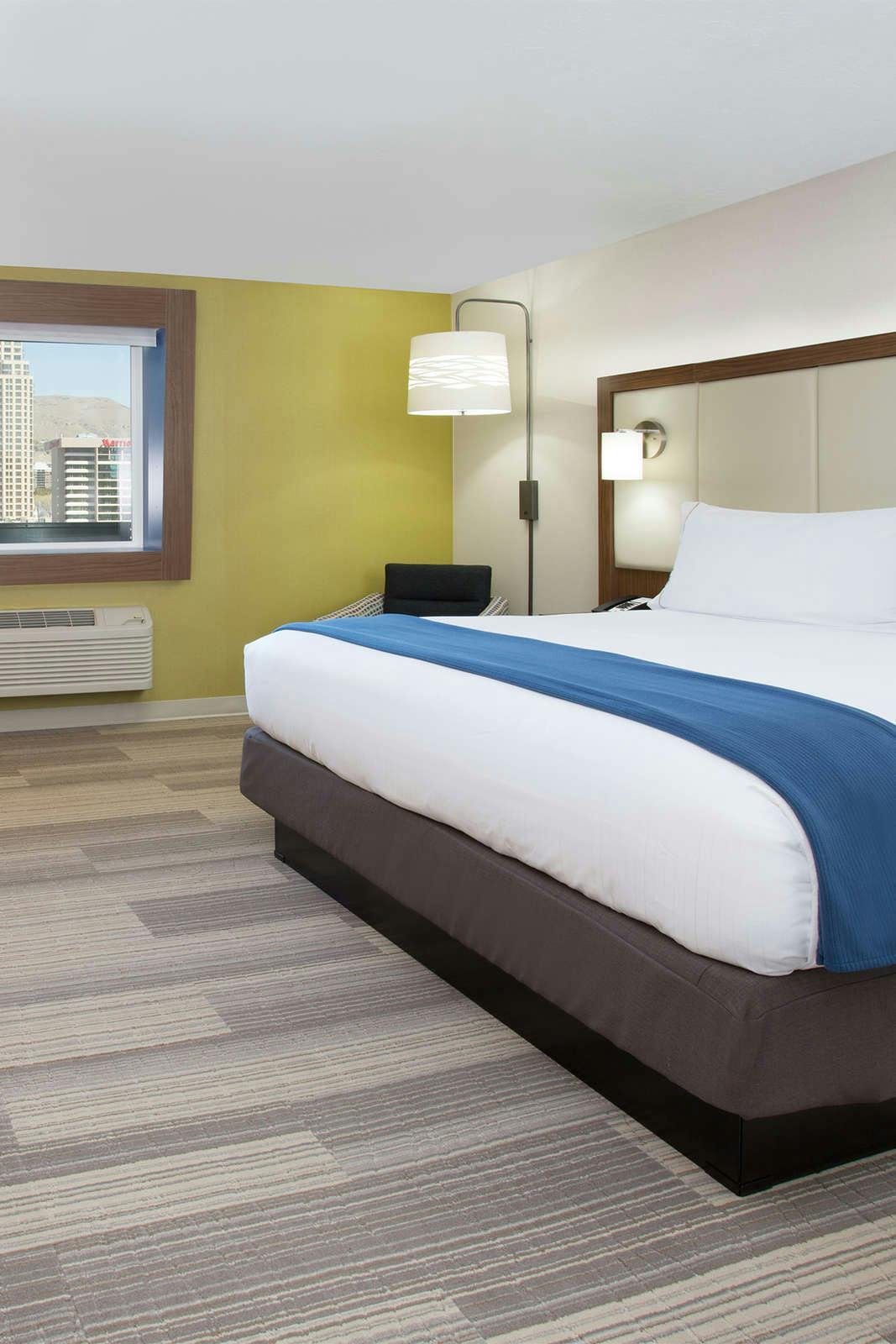 Hotel Holiday Inn Express & Suites Cincinnati North Liberty Way photo 1