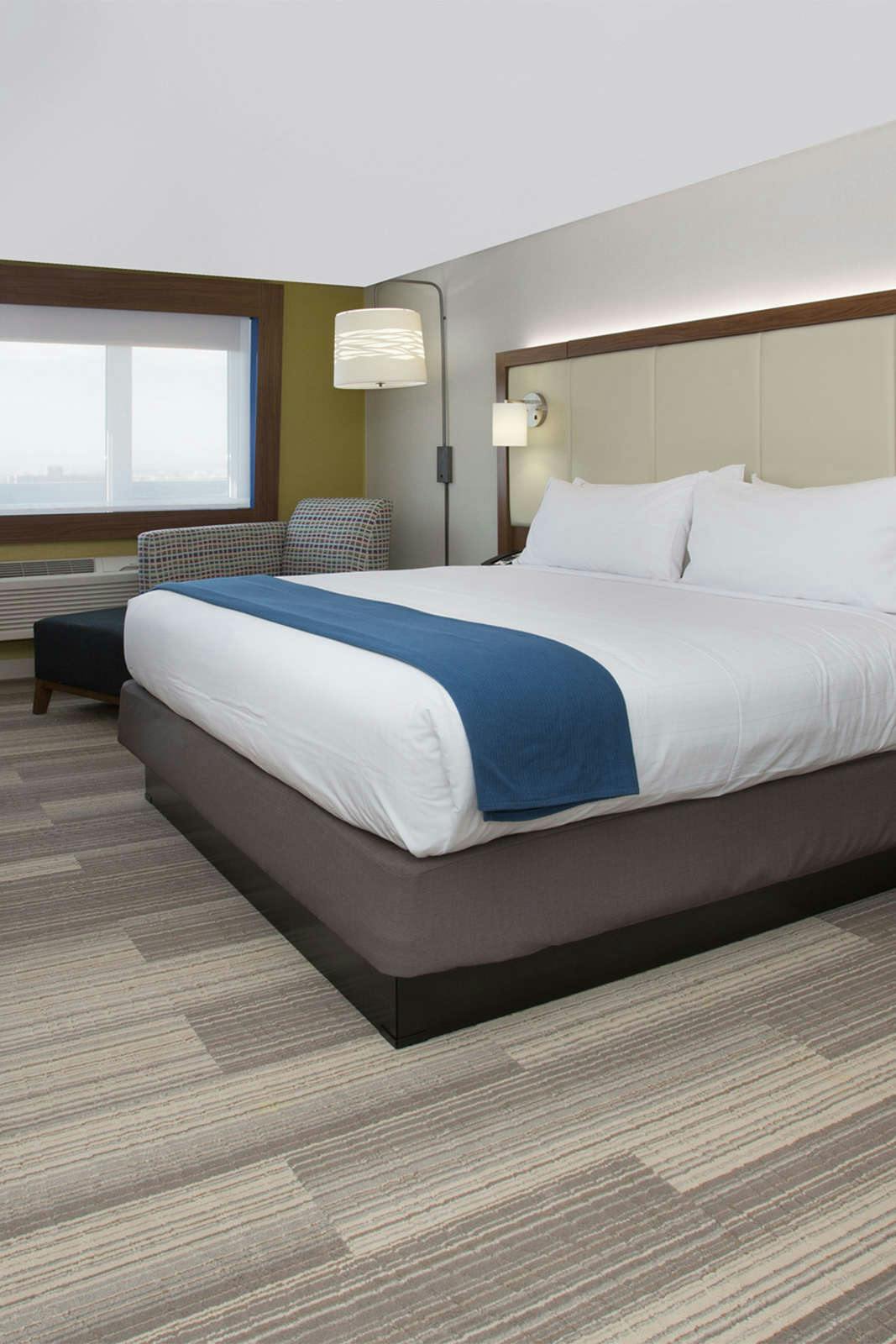 Hotel Holiday Inn Express & Suites Cincinnati Ne Redbank Road photo 1