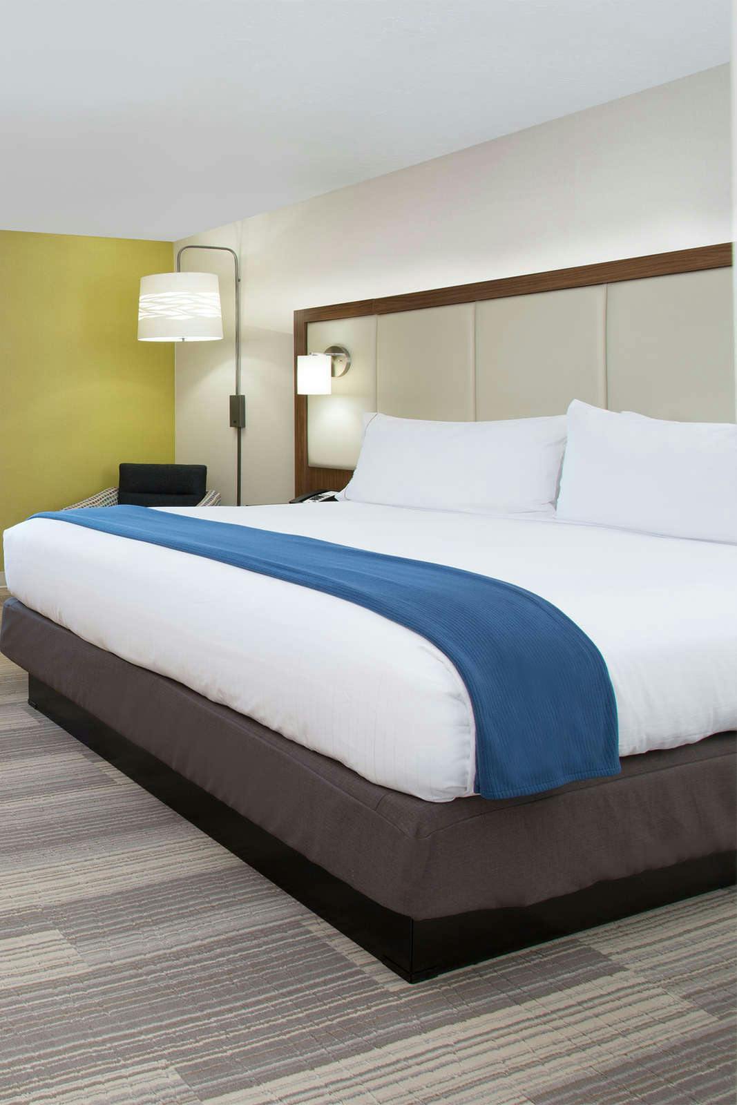 Hotel Holiday Inn Express & Suites Cincinnati Ne Redbank Road photo 2