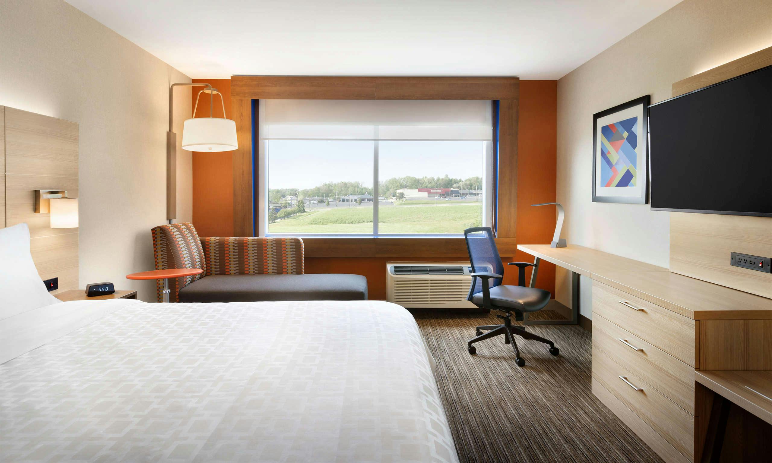 Holiday Inn Express & Suites Cincinnati South Wilder