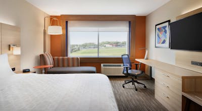 Holiday Inn Express & Suites Cincinnati South Wilder