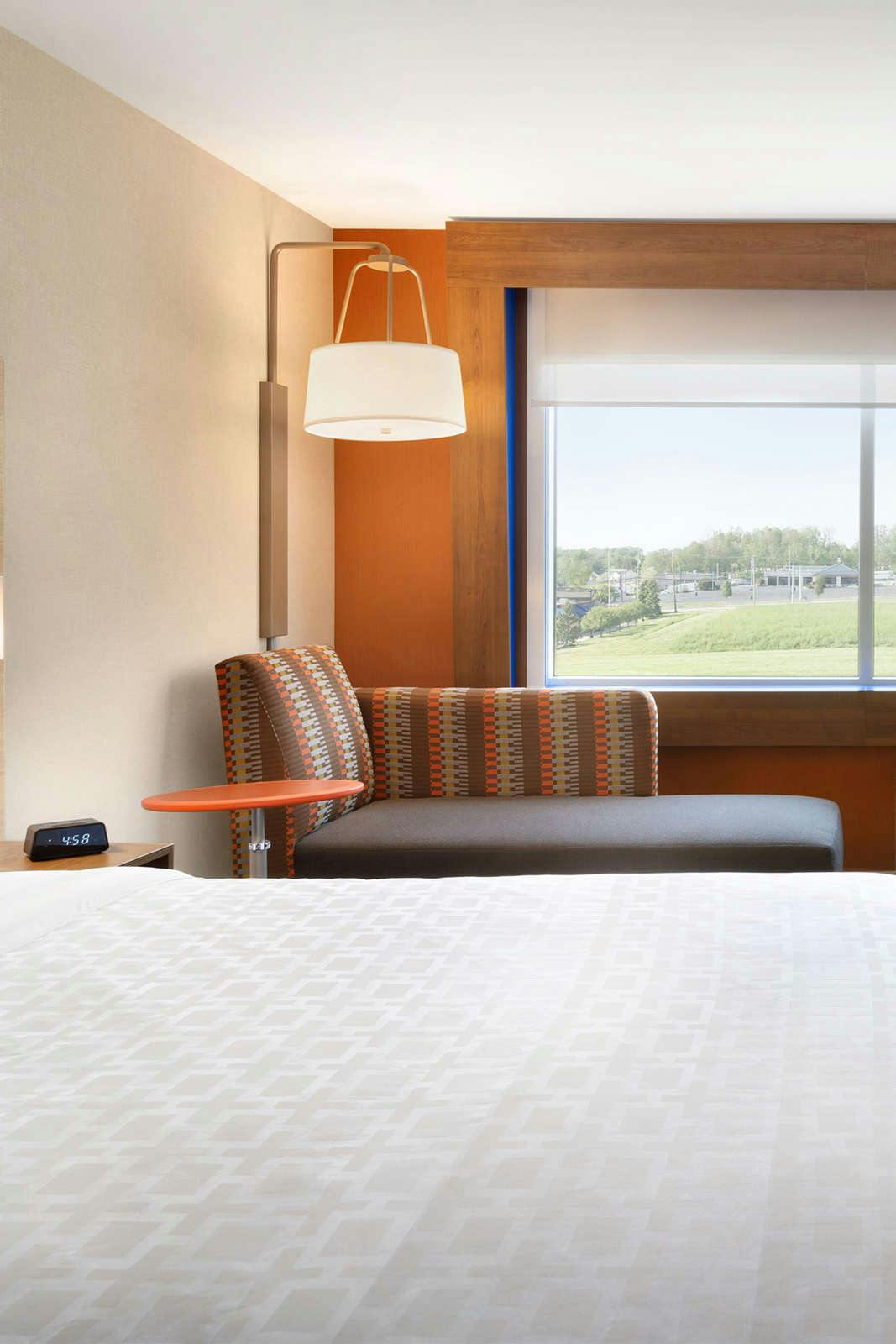 Hotel Holiday Inn Express & Suites Cincinnati South Wilder photo 2