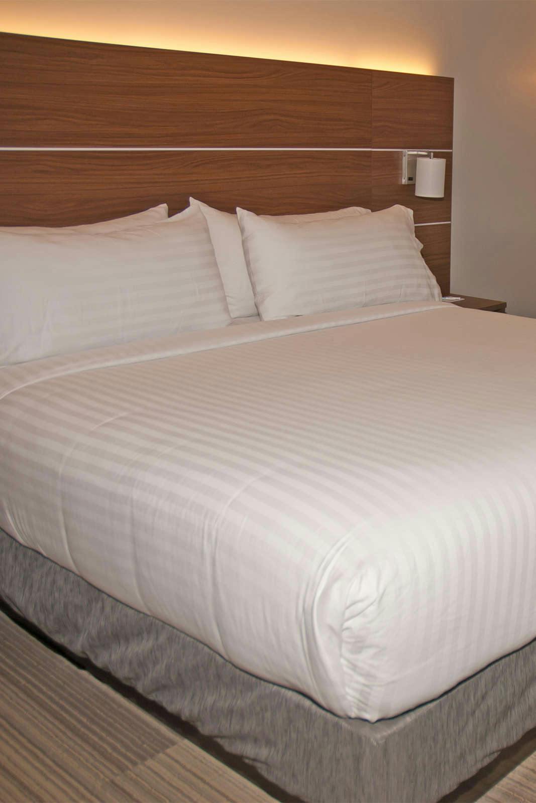 Hotel Holiday Inn Express & Suites Decatur photo 1