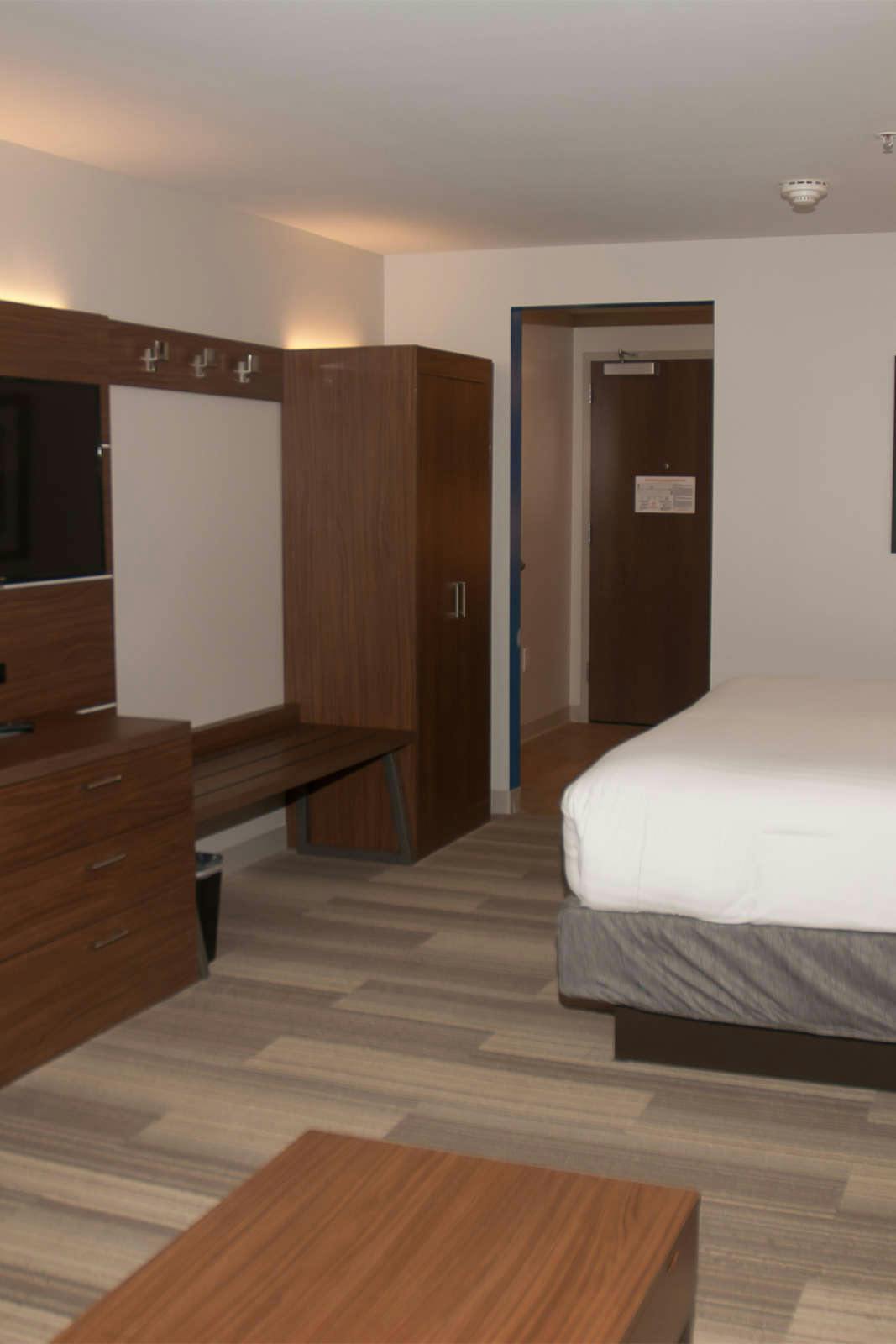Hotel Holiday Inn Express & Suites Decatur photo 3