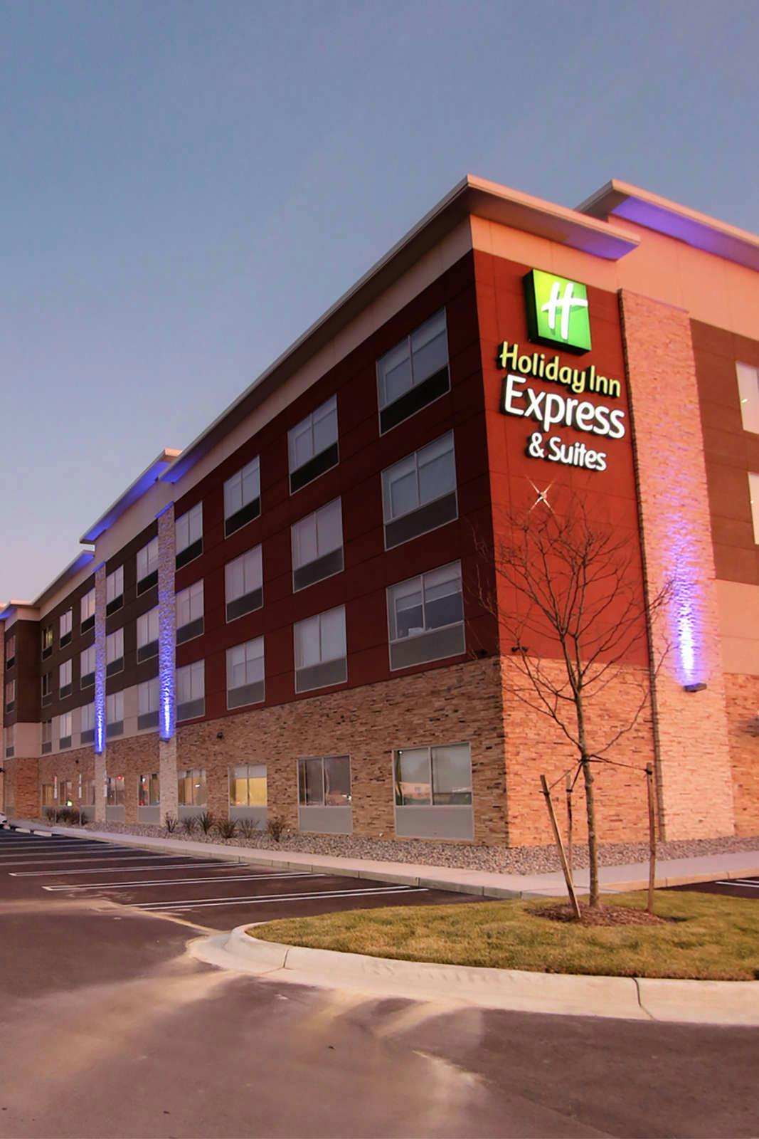 Holiday Inn Express & Suites Detroit Northwest - Livonia, Southfield ...