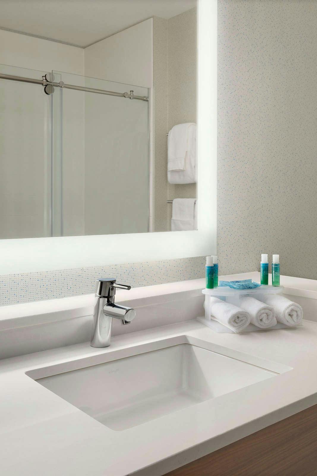 Hotel Holiday Inn Express & Suites Duluth North - Miller Hill photo 5